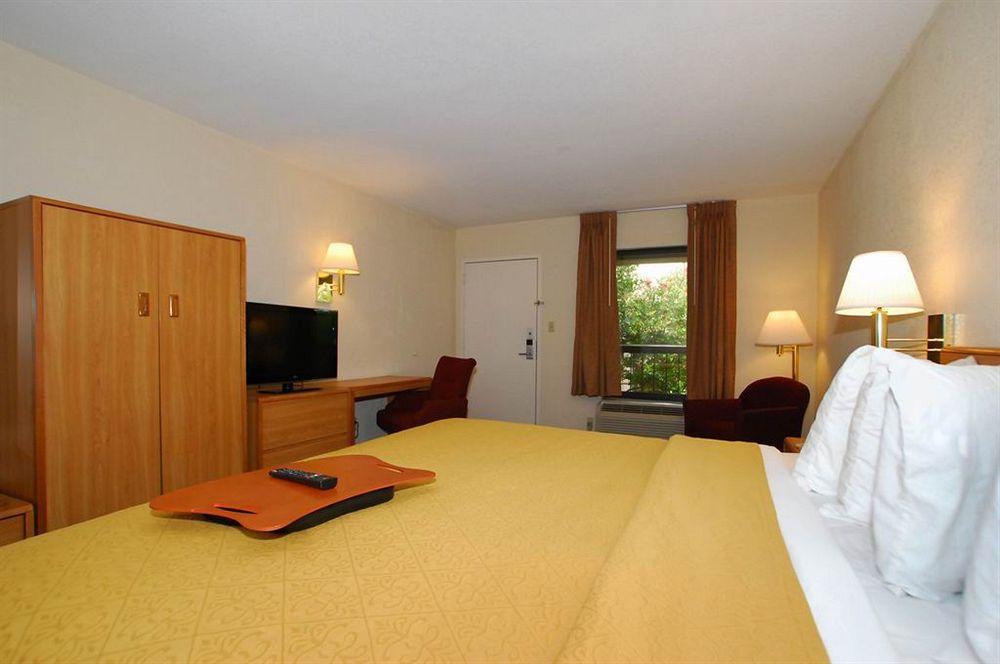 Quality Inn Fredericksburg-Central Park Area Exteriör bild