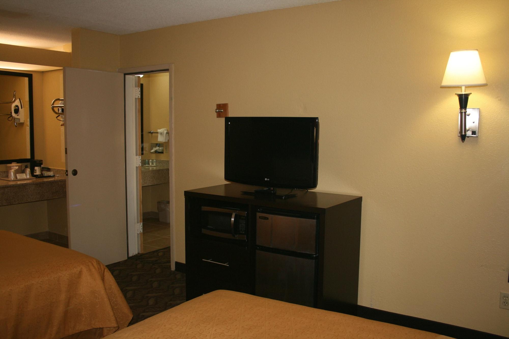 Quality Inn Fredericksburg-Central Park Area Exteriör bild