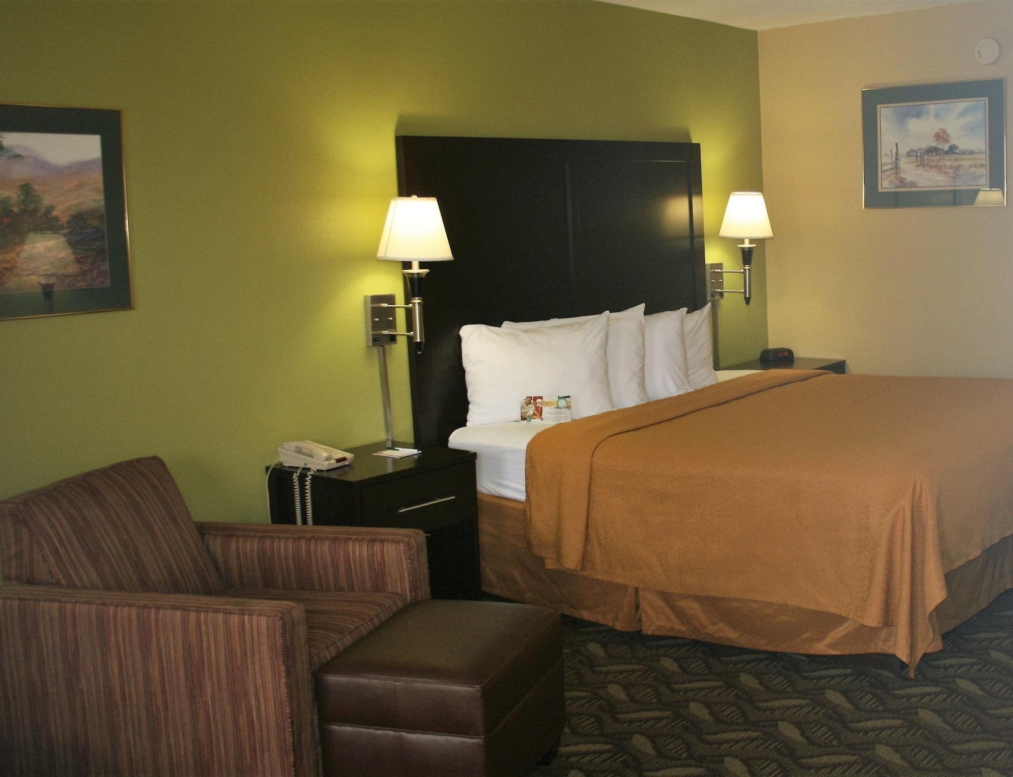 Quality Inn Fredericksburg-Central Park Area Exteriör bild