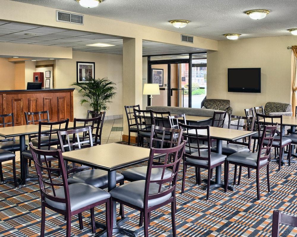 Quality Inn Fredericksburg-Central Park Area Exteriör bild