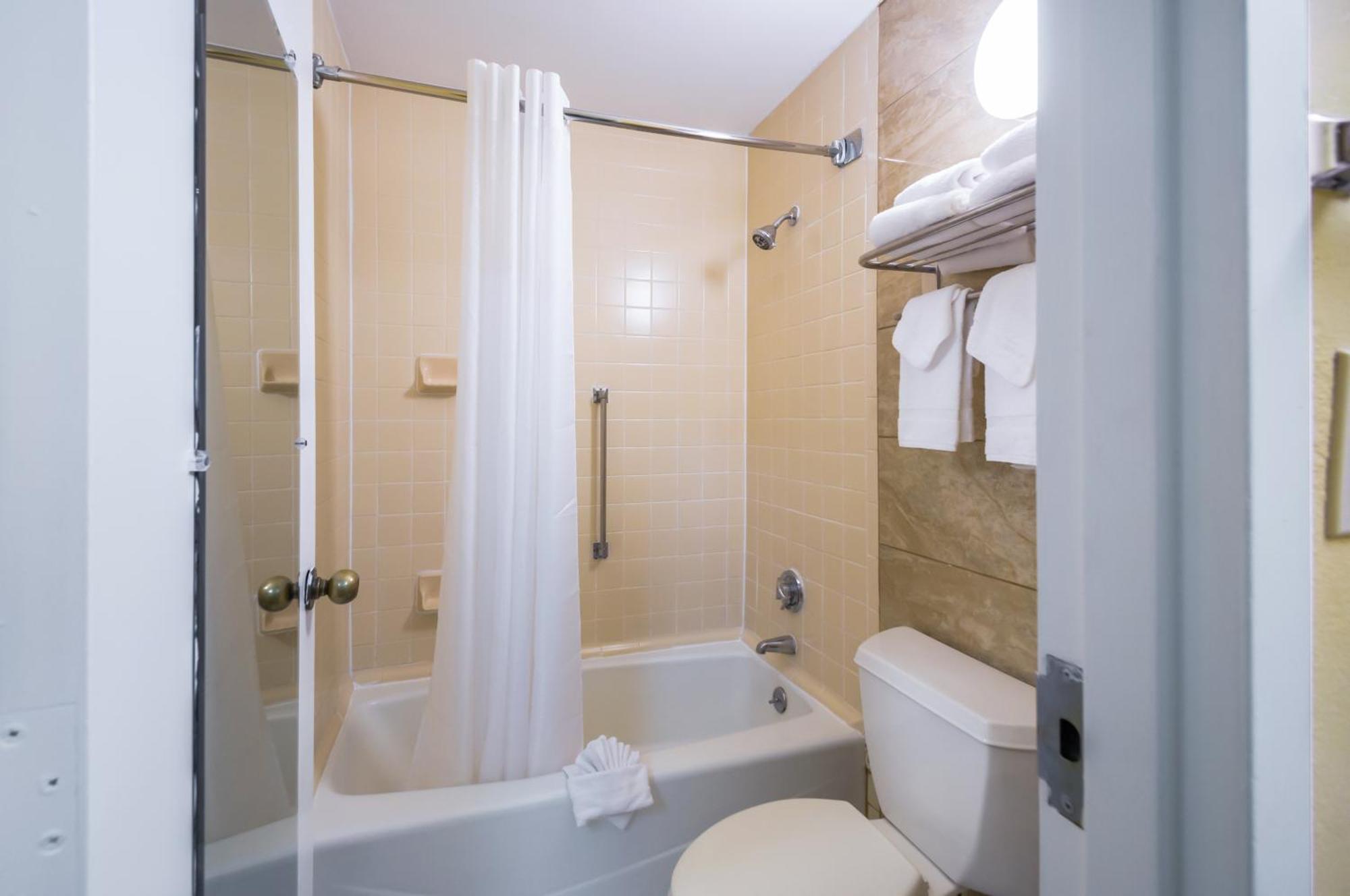 Quality Inn Fredericksburg-Central Park Area Exteriör bild