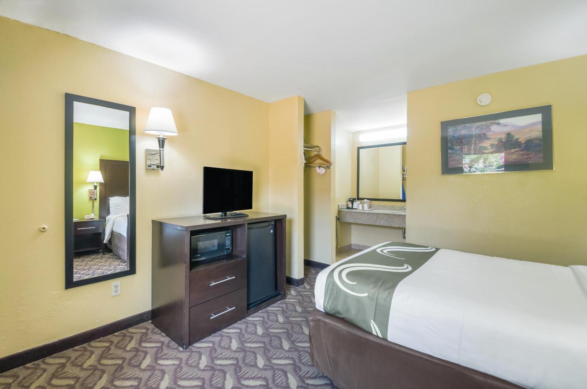Quality Inn Fredericksburg-Central Park Area Exteriör bild