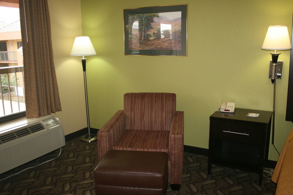 Quality Inn Fredericksburg-Central Park Area Exteriör bild