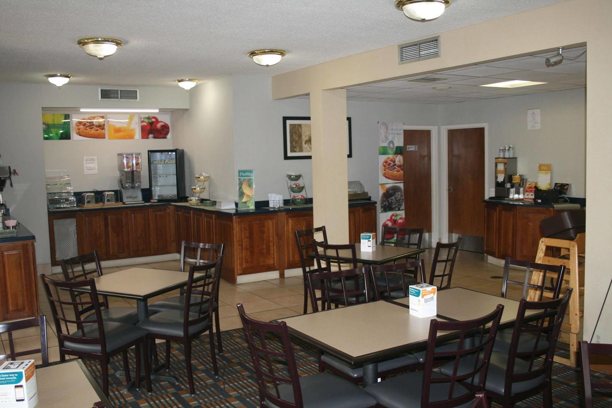 Quality Inn Fredericksburg-Central Park Area Exteriör bild