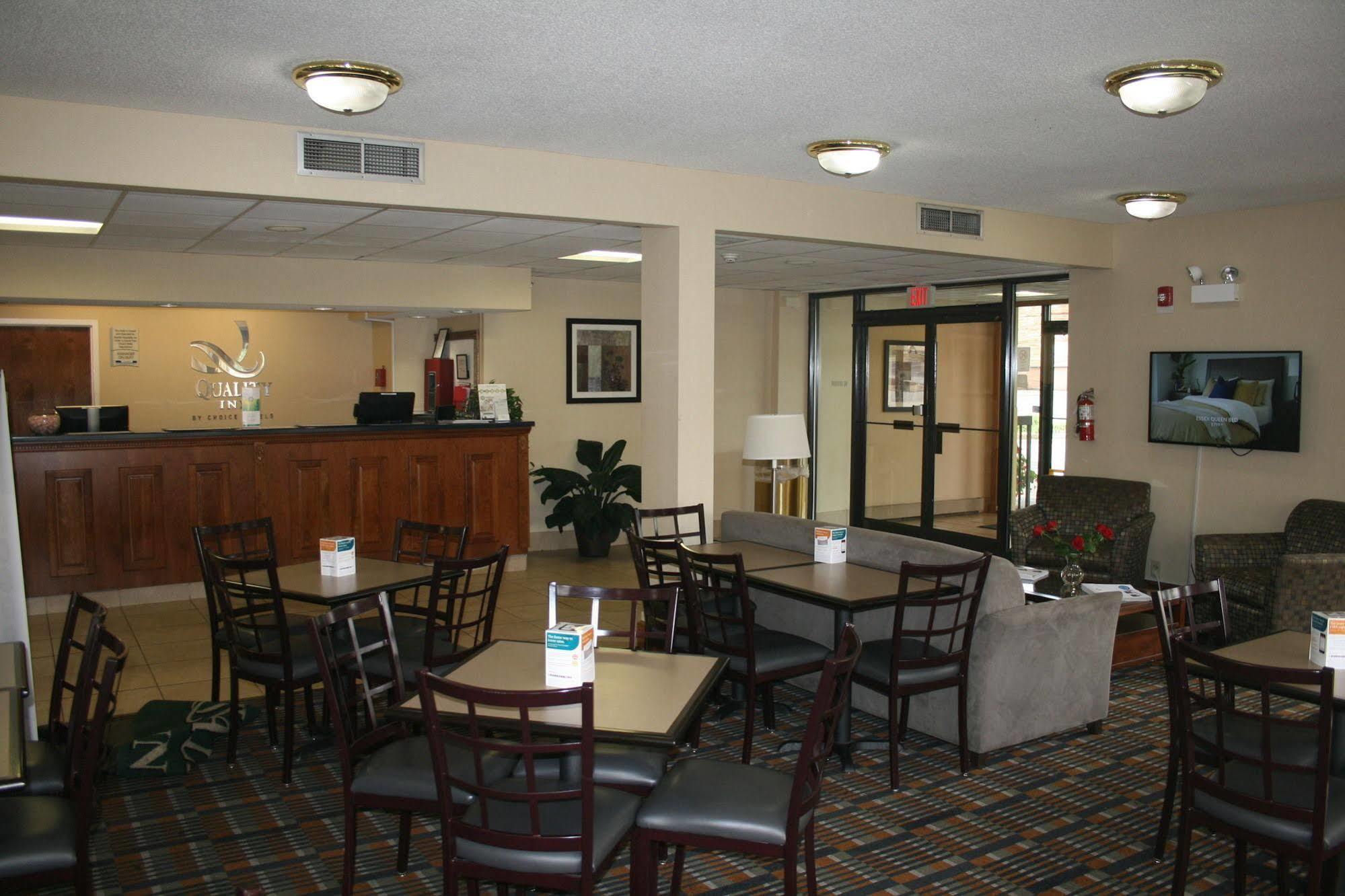 Quality Inn Fredericksburg-Central Park Area Exteriör bild