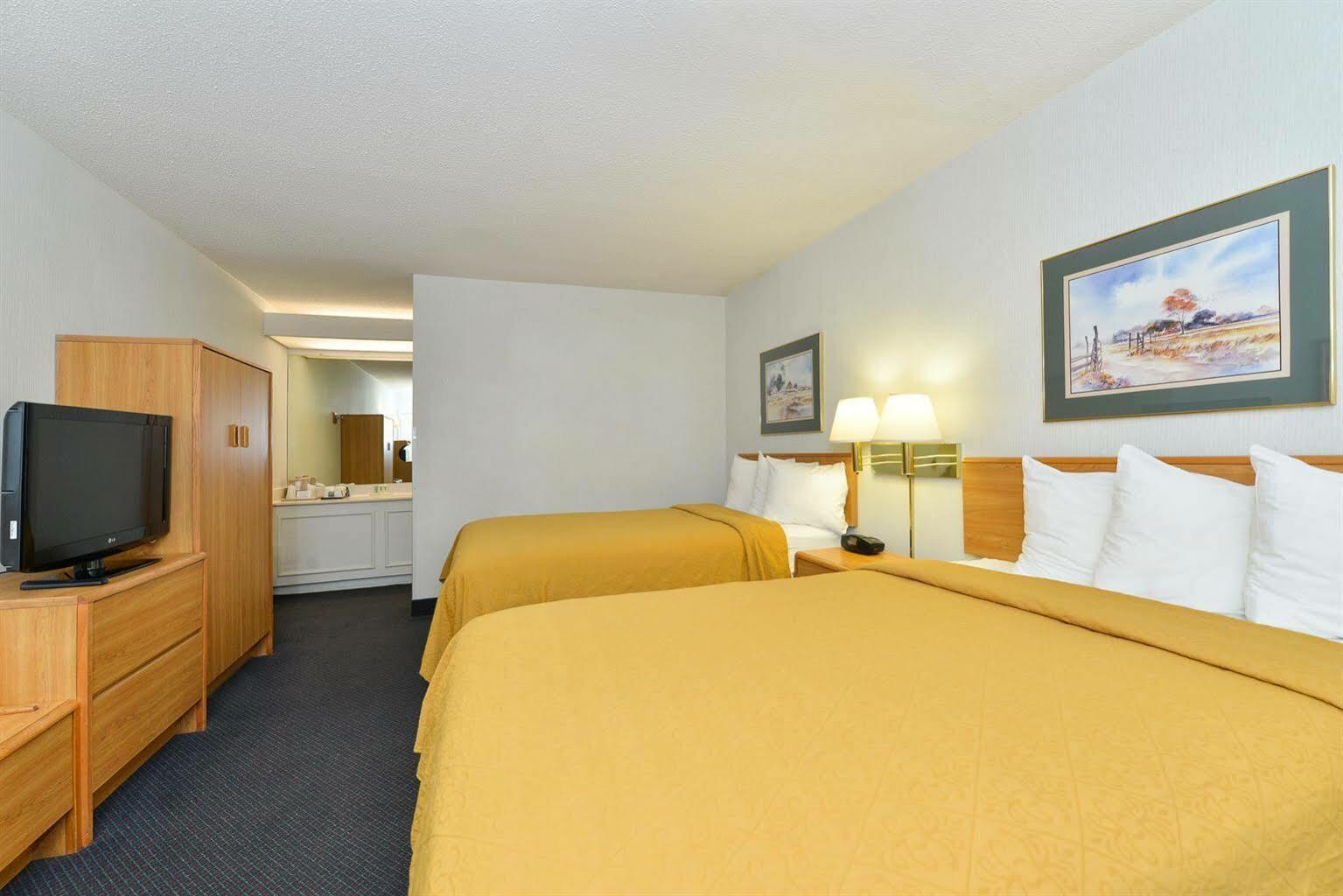 Quality Inn Fredericksburg-Central Park Area Exteriör bild