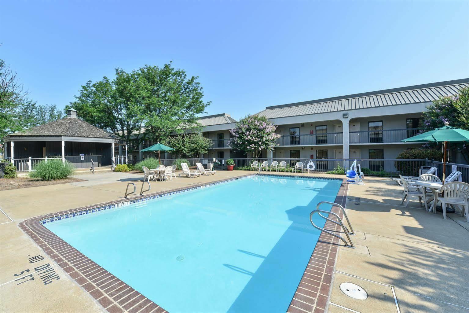 Quality Inn Fredericksburg-Central Park Area Exteriör bild