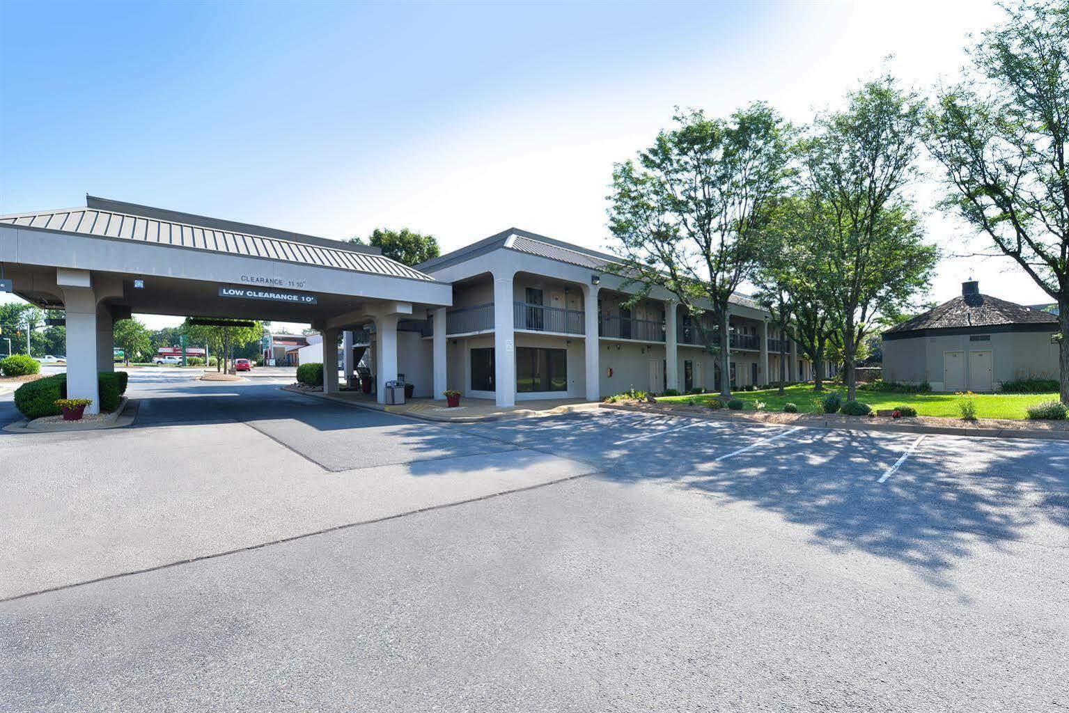 Quality Inn Fredericksburg-Central Park Area Exteriör bild