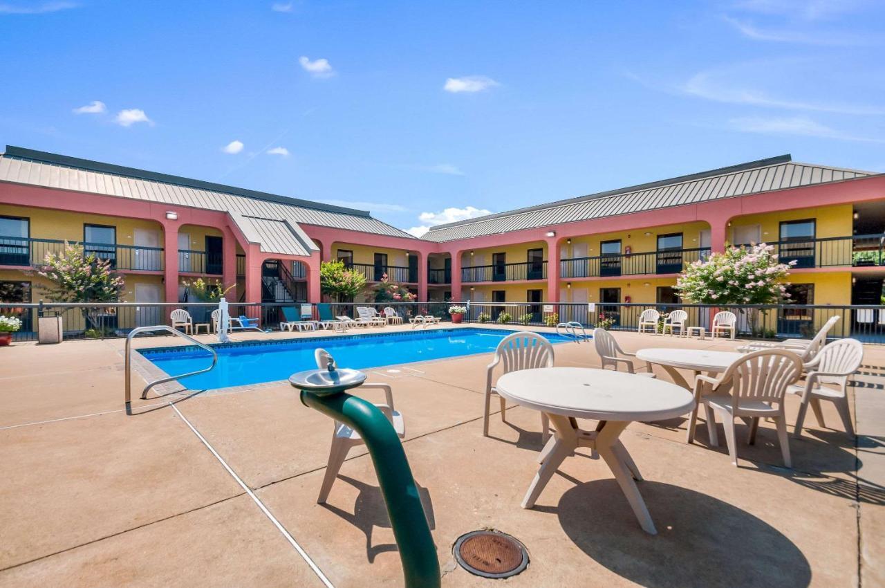 Quality Inn Fredericksburg-Central Park Area Exteriör bild