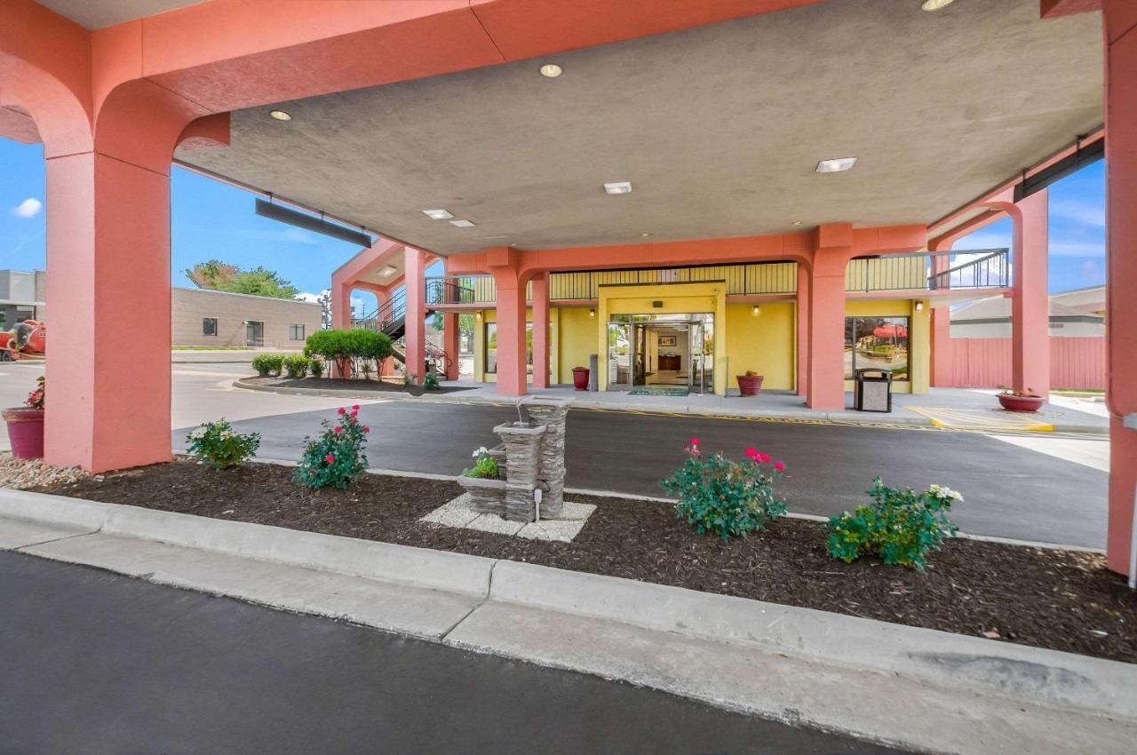 Quality Inn Fredericksburg-Central Park Area Exteriör bild