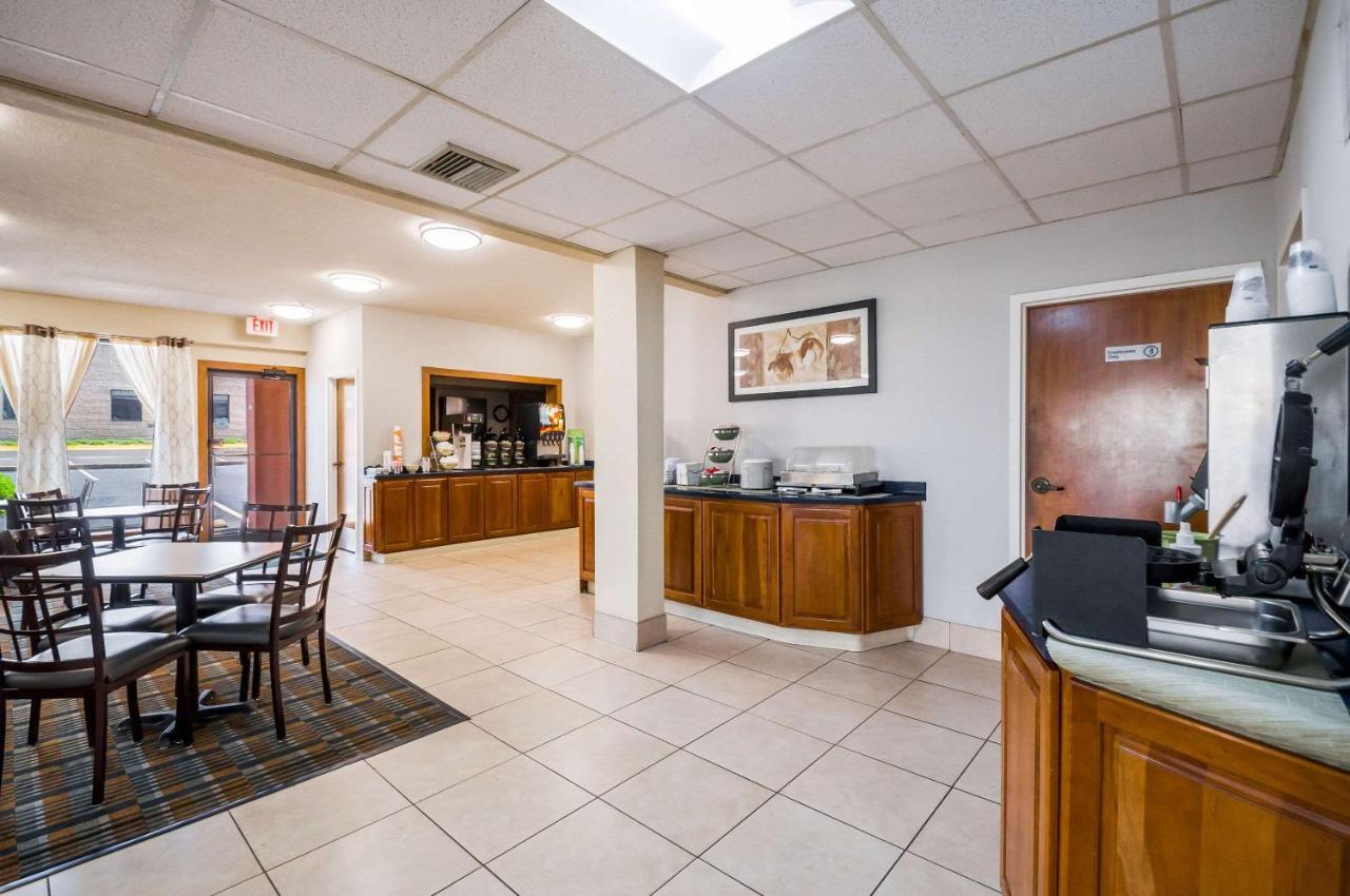 Quality Inn Fredericksburg-Central Park Area Exteriör bild