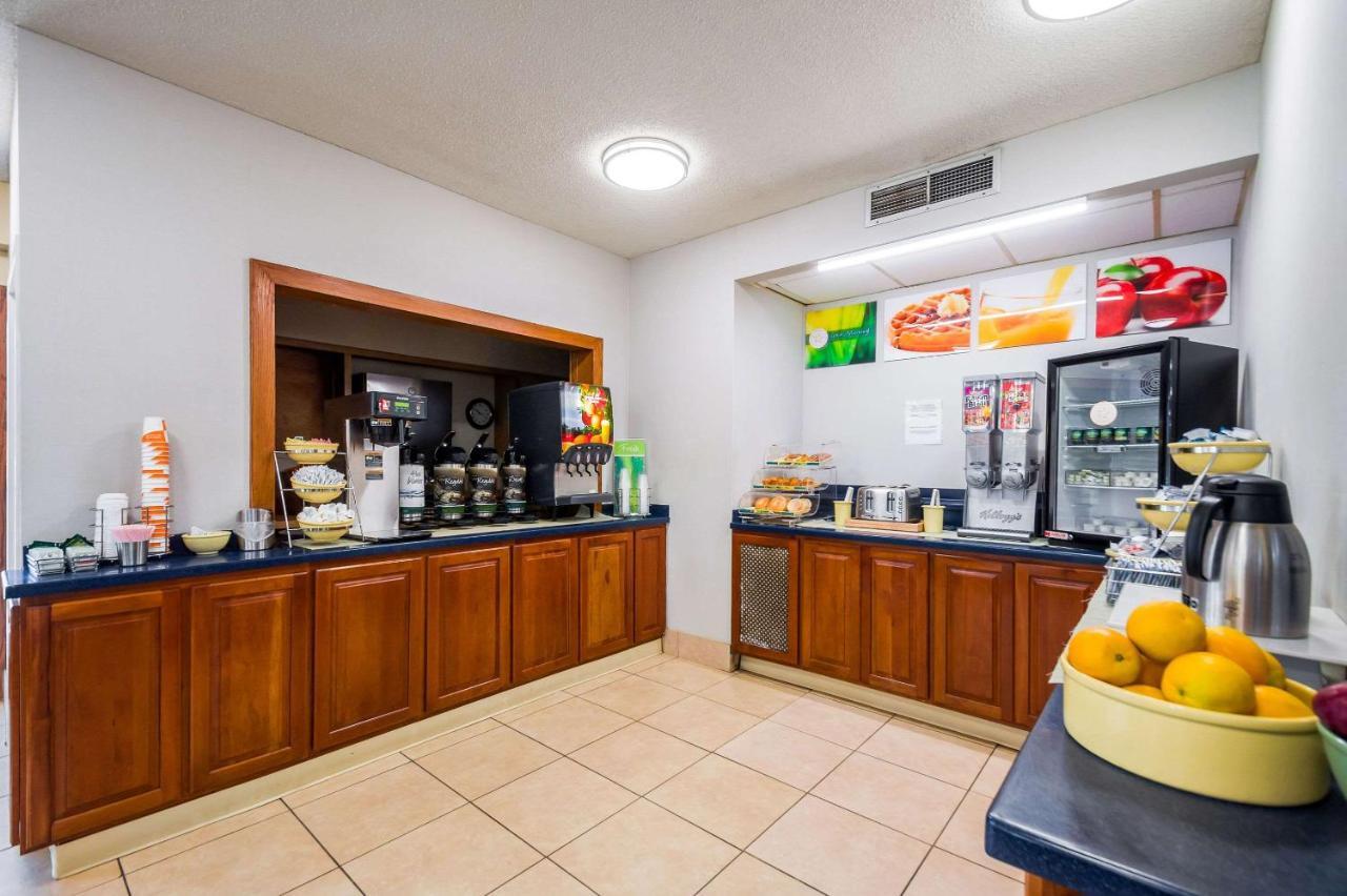Quality Inn Fredericksburg-Central Park Area Exteriör bild
